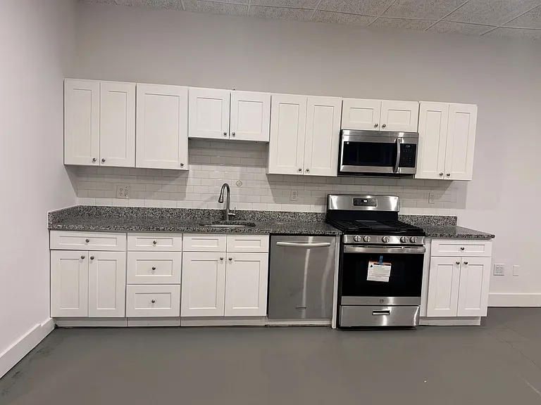 416 Bloomfield Ave — Photo 3