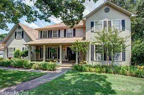 Great Front porch and landscaping!