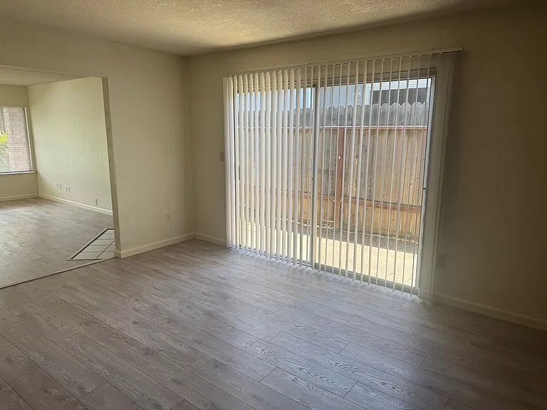 3327 Jayanne Way — Photo 7
