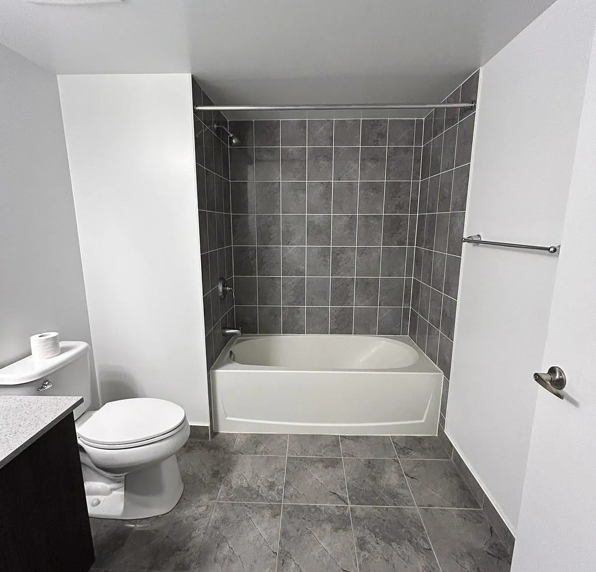 2 bed, $2,400 — Photo 4