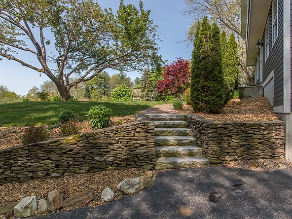 Flagstone Walls W/Granite 
