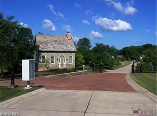 8340 Wildflower Ln, Poland, OH 44514