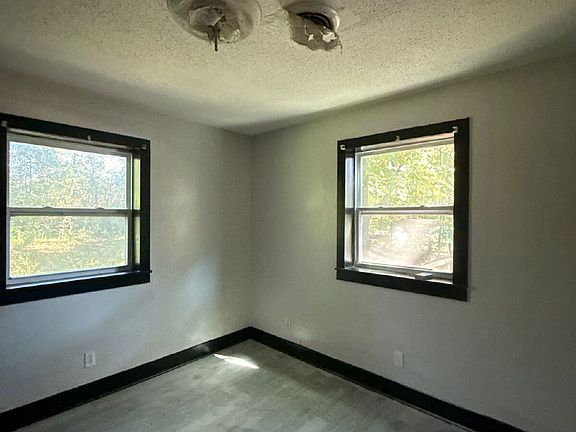 2nd image of 1160 Pera Ave