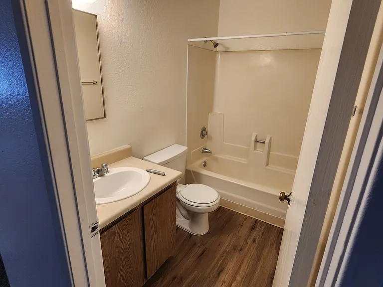 Desert Sun Apartments — Photo 28