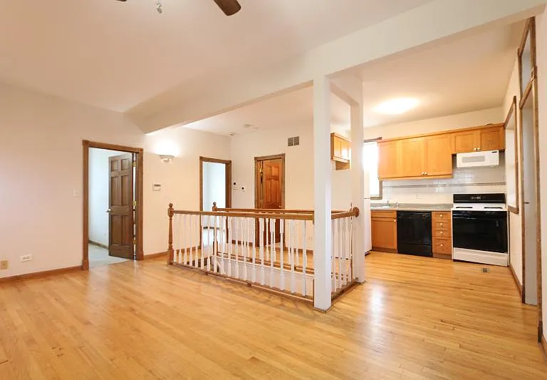 1257 W Flournoy St #2R — Photo 4
