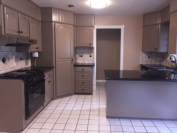 4th image of 650 Whiteoak Dr
