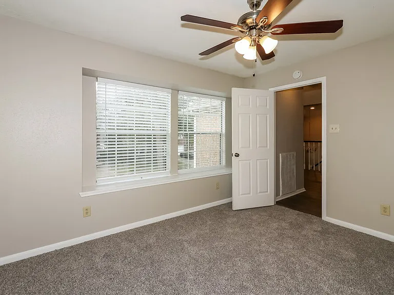 15815 Spruce River Ct — Photo 14