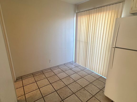 4th image of 3044 E Beck Ln APT 6