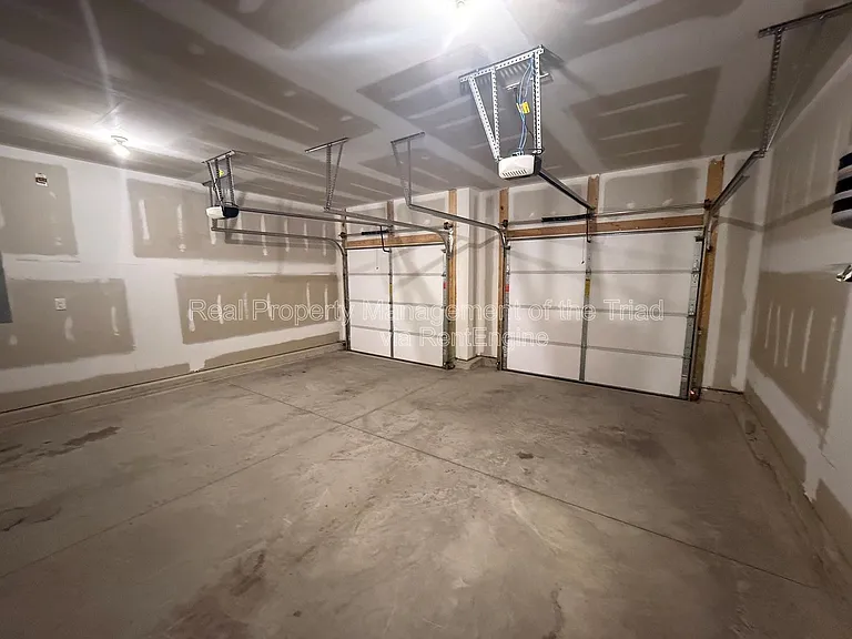 2457 Dukes Hollow Ct — Photo 10