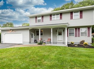 4567 Meadowridge Dr, Manlius, NY 13104