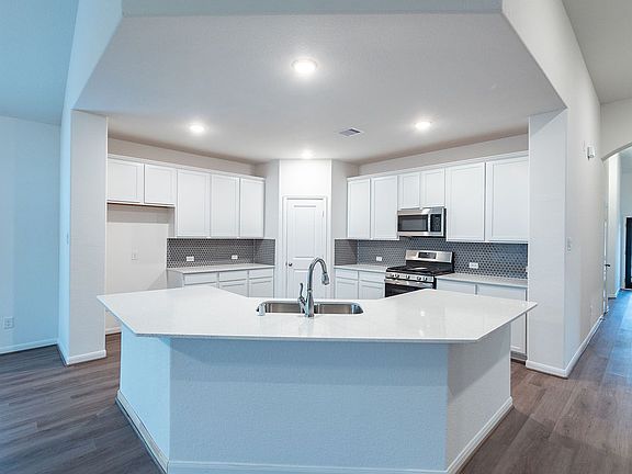 4th image of 435 Green Meadows Dr
