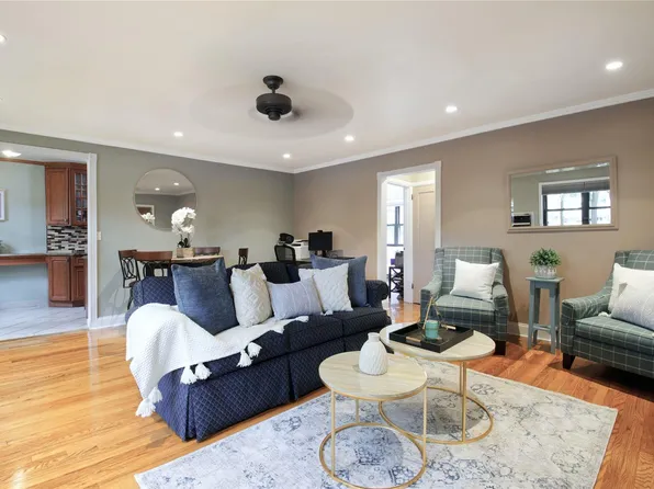 58-61 246th Crescent #C7, Douglaston, NY 11362