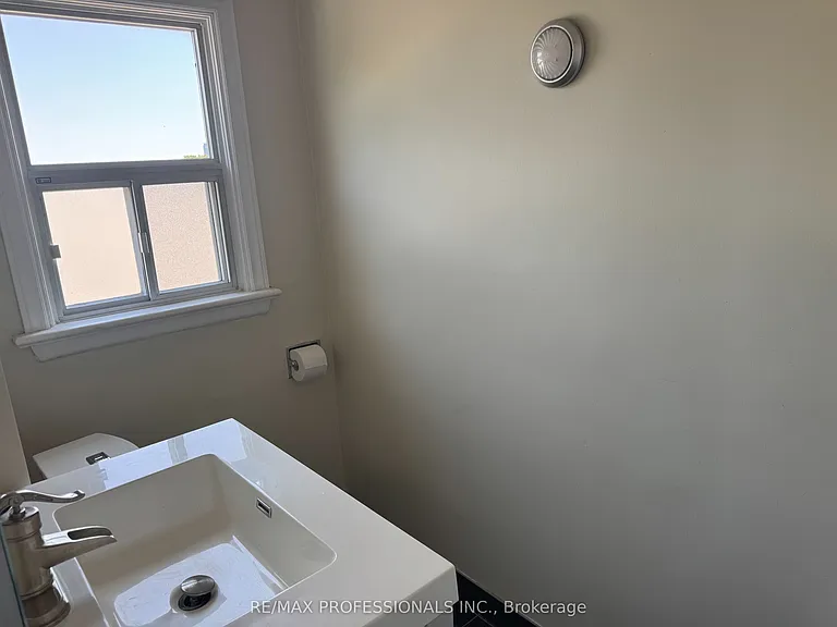145 Yorkview Dr #MAIN — Photo 10