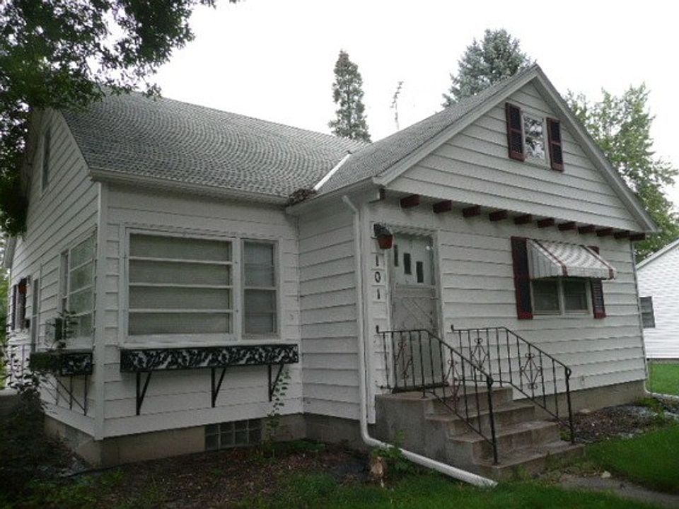 1st image of 101 4th St SE