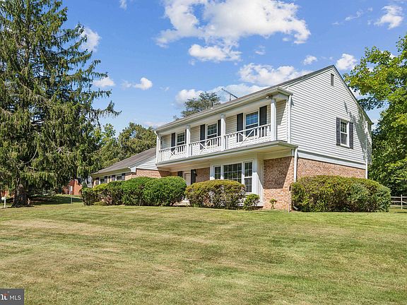 2nd image of 10701 Pebble Brook Ln