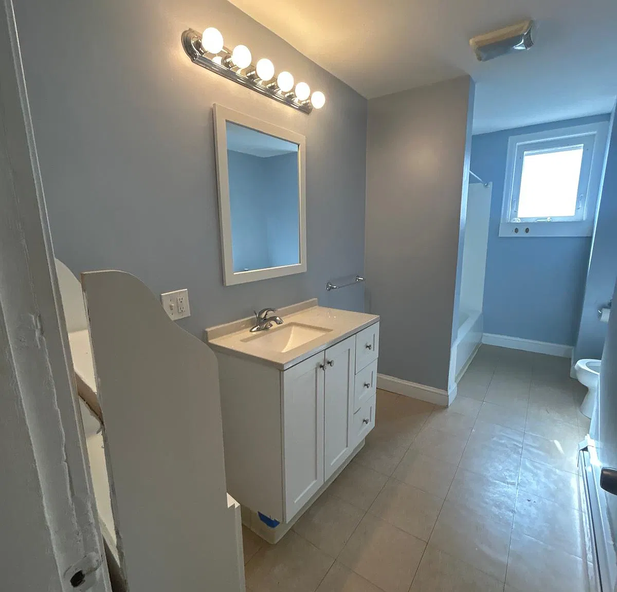 3 bed, 1000 sqft, $3,200 — Photo 3