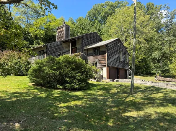 320 Cleveland School Rd, Beckley, WV 25801