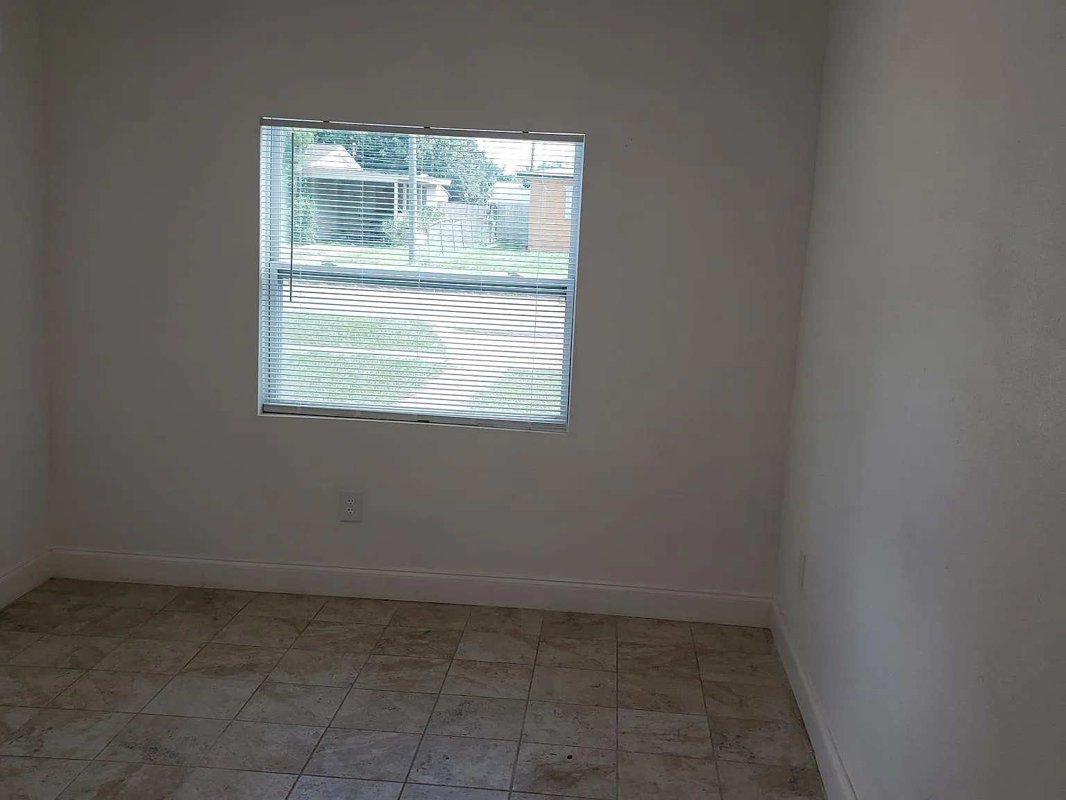 Studio, 350 sqft, $1,100 — Photo 1
