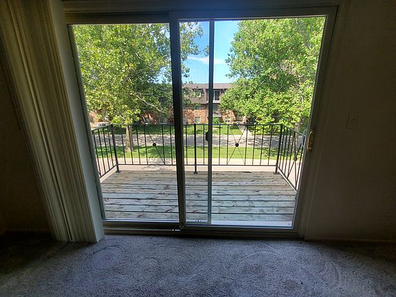 5th image of 422 Riviera Dr #422
