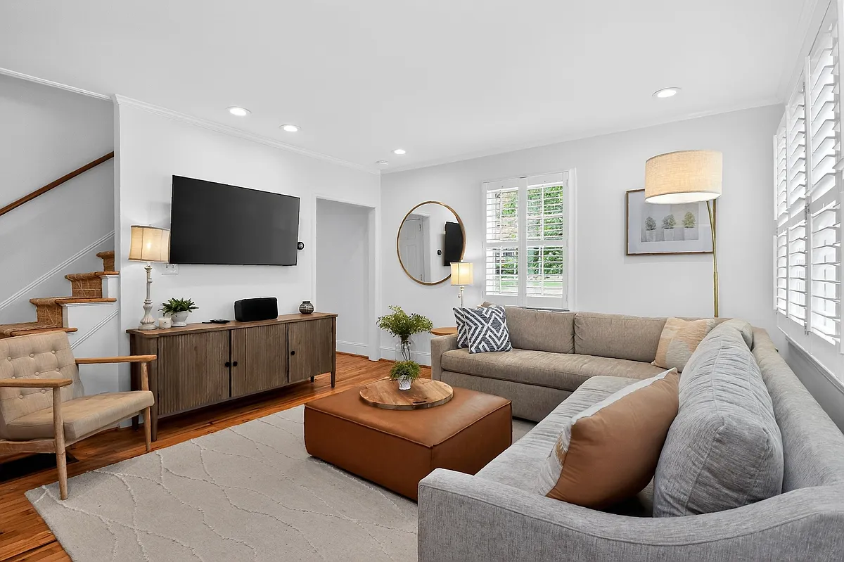 Building Photo - 200 N Laurel Ave #5B