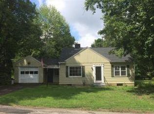 3520 Maplecrest Dr, Vestal, NY 13850