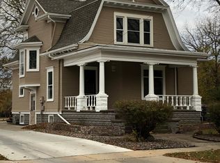 407 3rd St SE, Waverly, IA 50677