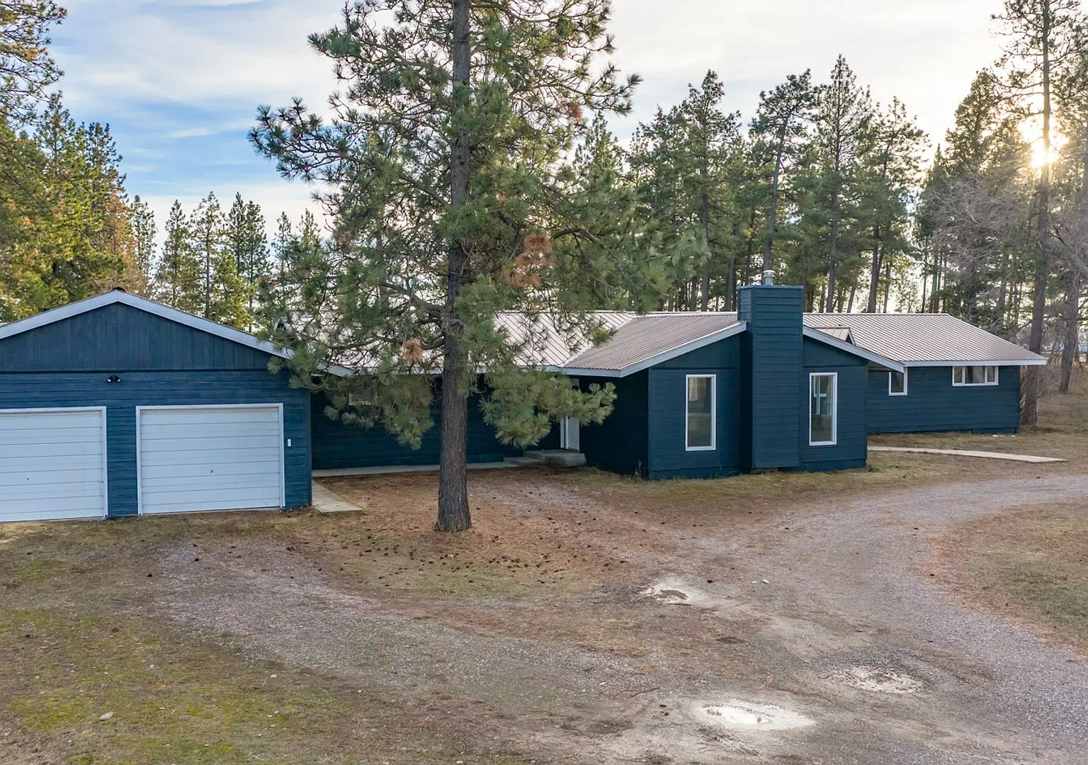 Beautifully Remodeled, Spacious 4-Bedroom Home on 2.14 Acres $3,200/Month — Photo 4