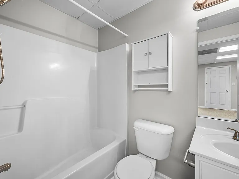 4433 Taylor Hall Ln — Photo 32