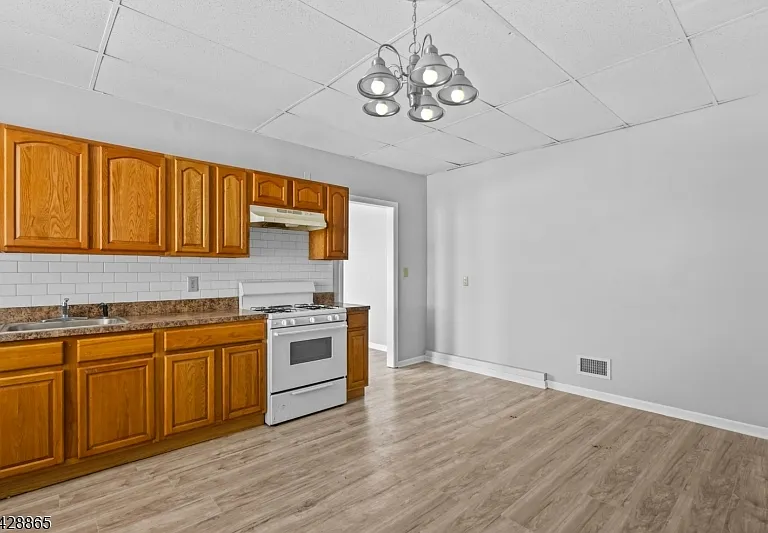 107 Macarthur Ave #2 — Photo 6