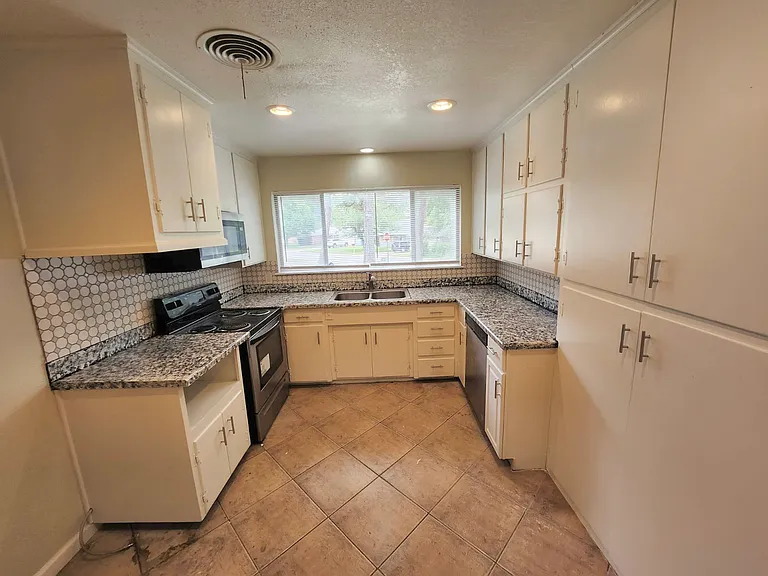 120 Glenhaven Dr — Photo 4