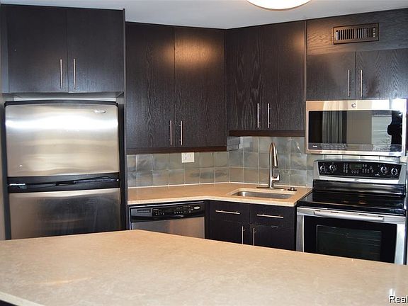 5th image of 1001 W Jefferson Ave #300/5C