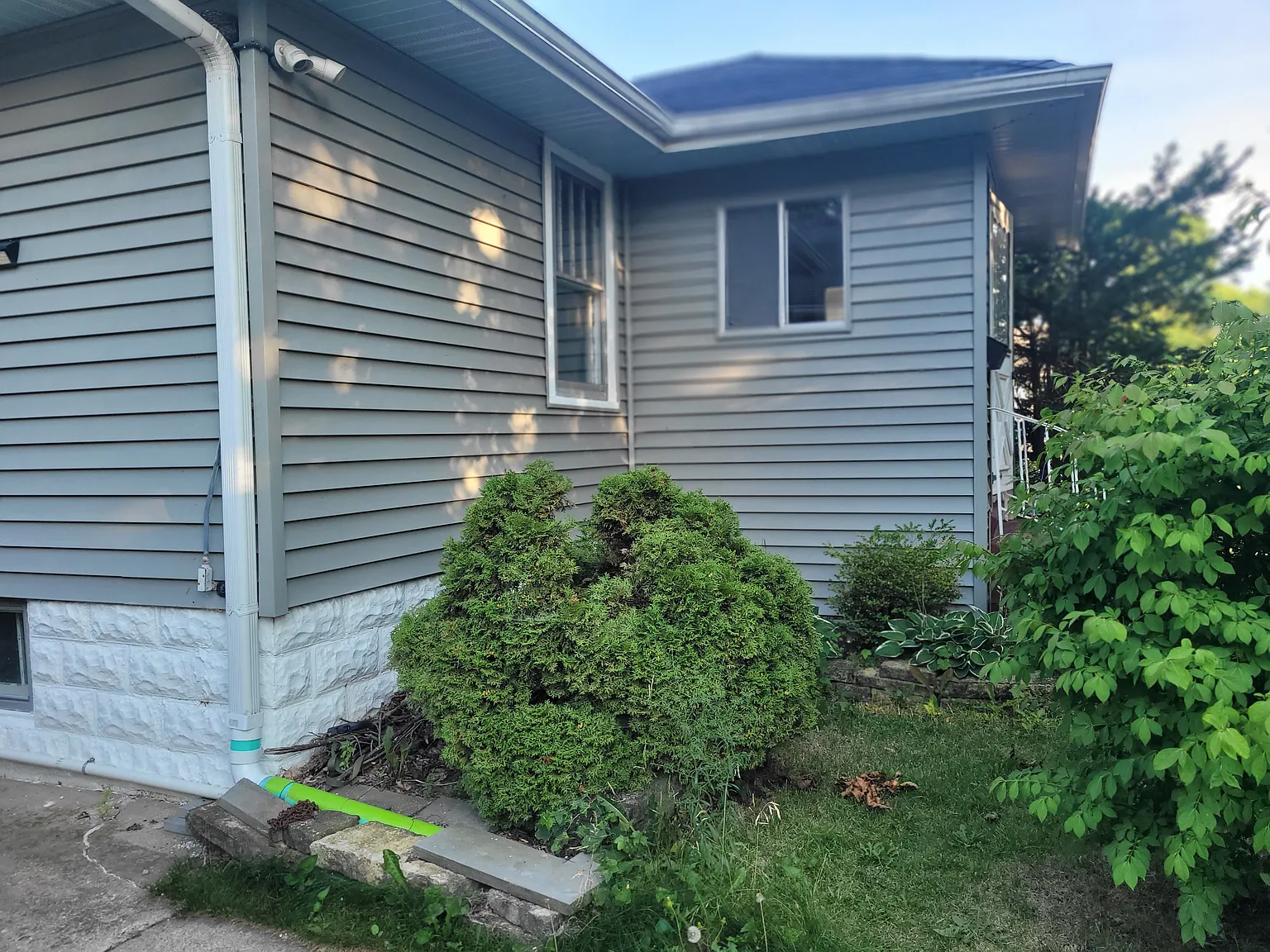 4 bed, 1200 sqft, $2,950 — Photo 2