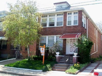 868 E 39th St, Brooklyn, NY, 11210