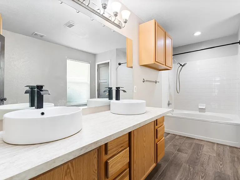 140 Springtree Pkwy — Photo 15