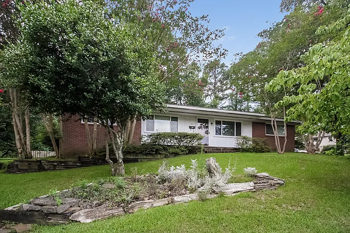 61 White Oak Ln — Photo 1