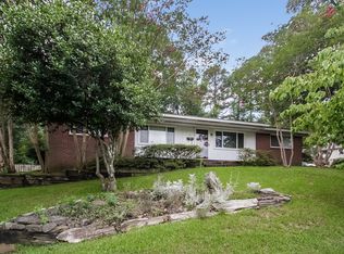 61 White Oak Ln, Little Rock, AR 72227