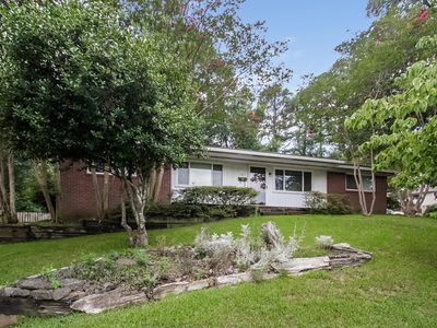 61 White Oak Ln, Little Rock, AR, 72227