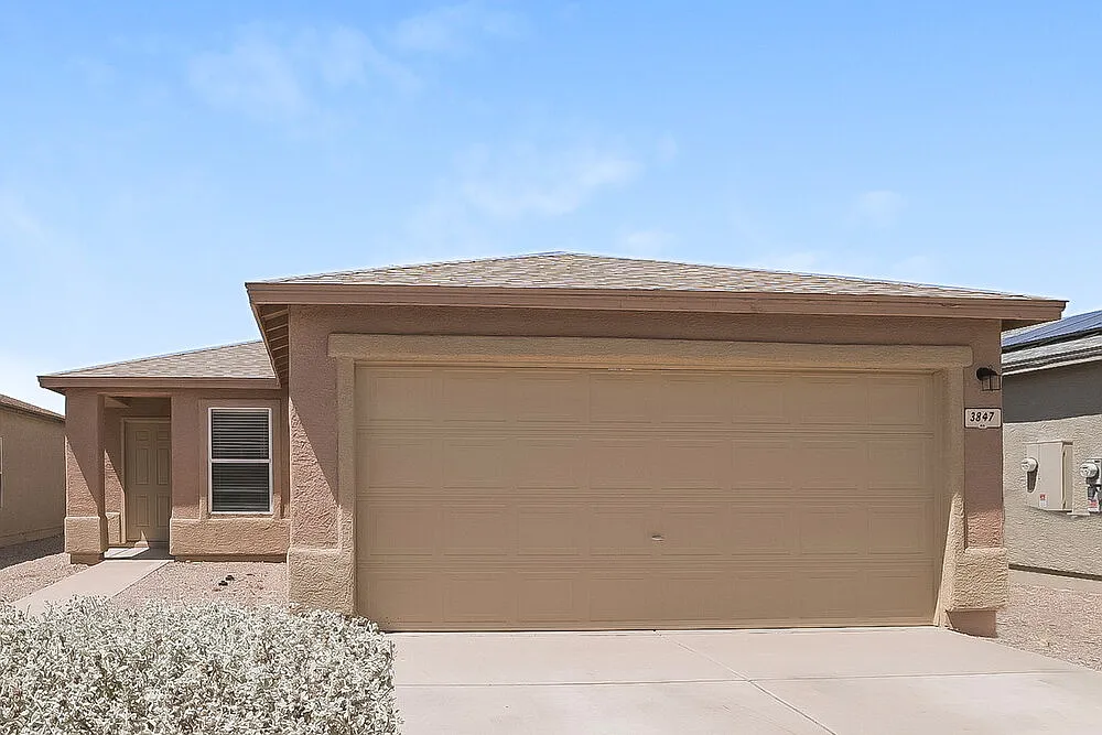 3 bed, 2.0 bath, 1395 sqft, $1,725 — Photo 1