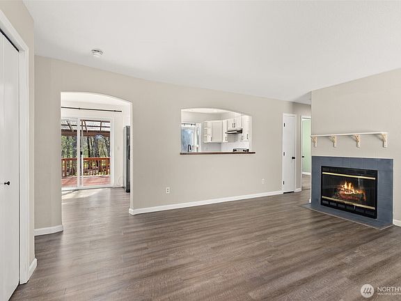 4th image of 3621 180th Avenue SW