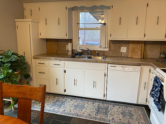 3rd image of 306 Belle Aire Dr