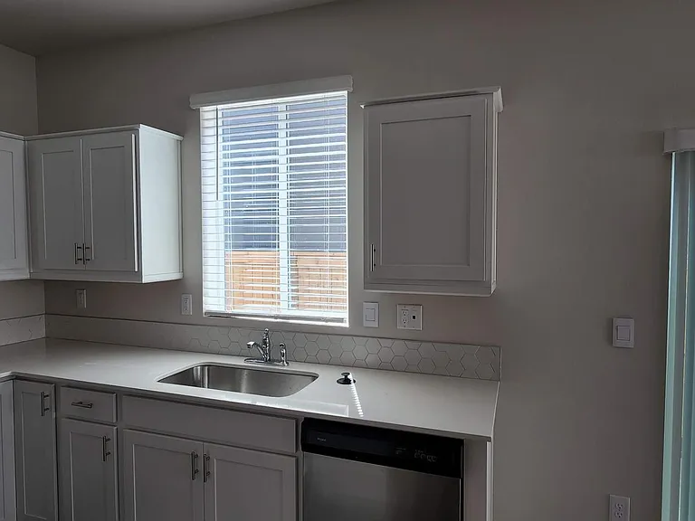 2215 Livesay Ln — Photo 4