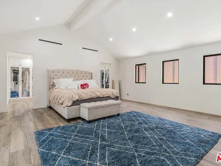 17520 Embassy Dr — Photo 35
