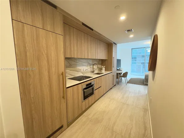 77 SE 5th St, Miami, FL