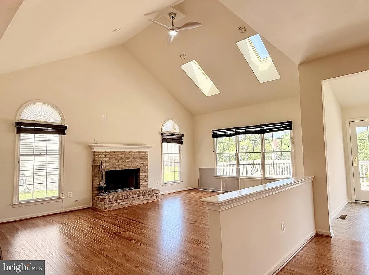 5 bed, 3.5 bath, 4151 sqft, $4,500 — Photo 4