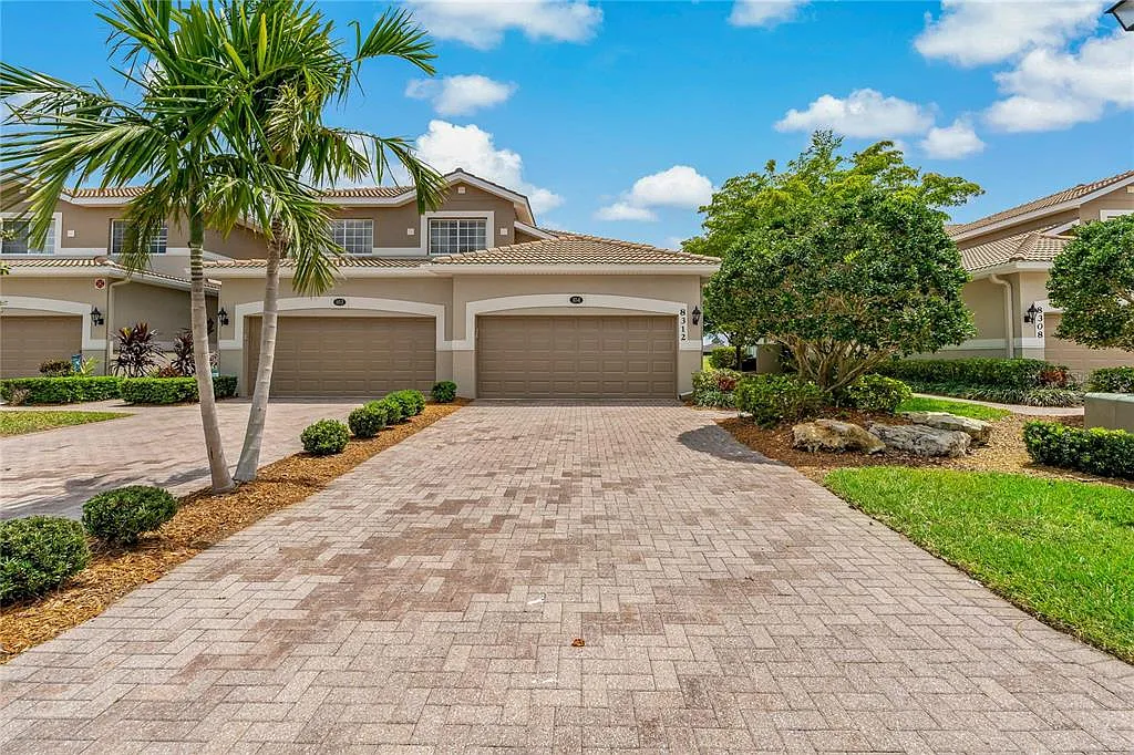 3 bed, 2.0 bath, 1786 sqft, $3,200 — Photo 1