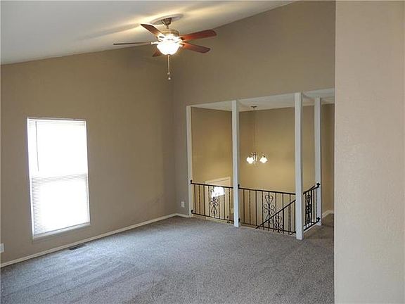 5th image of 9537 Manning Ave