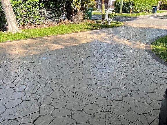 5th image of 6284 SW 26th St