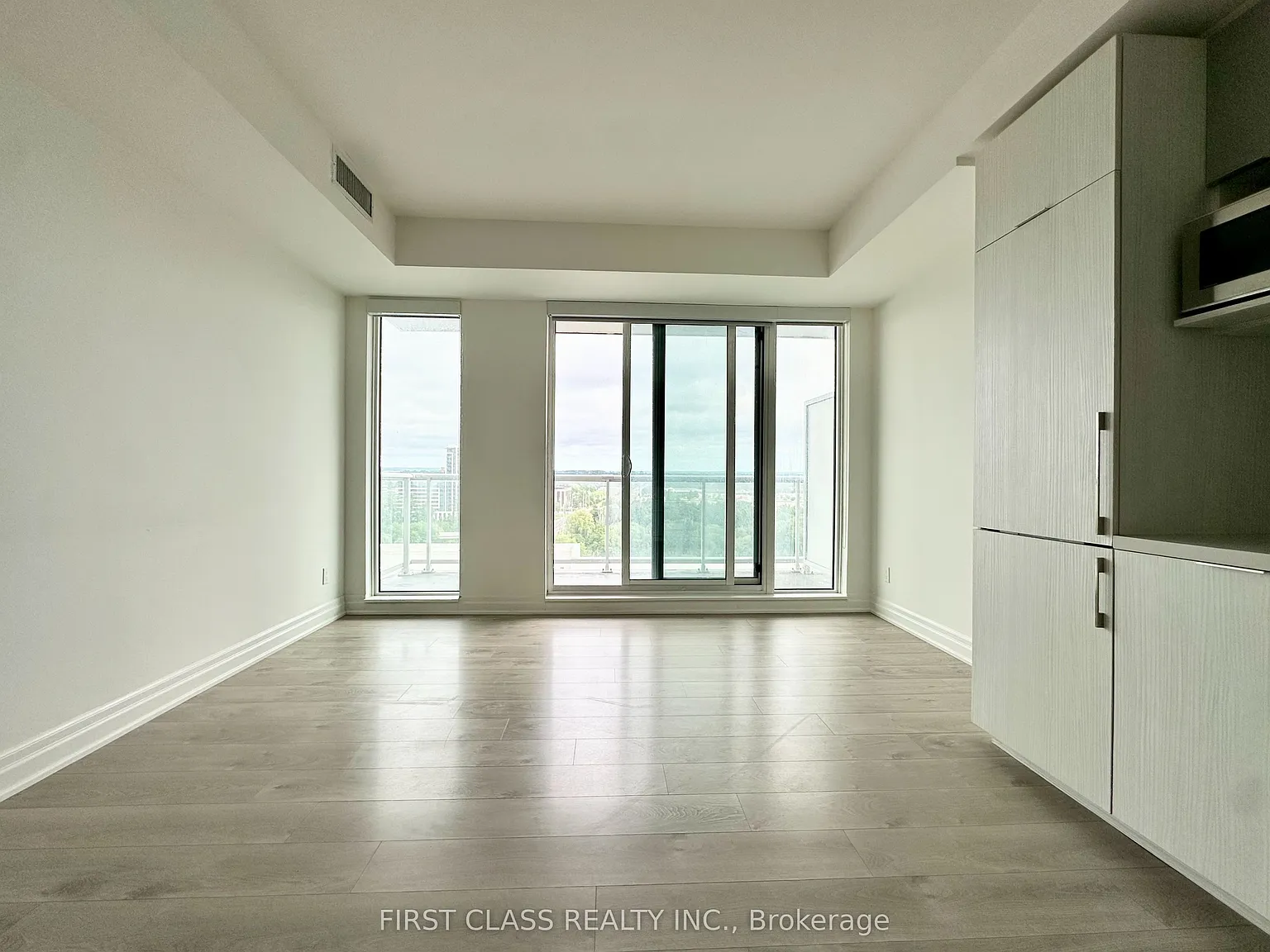 1 bed, $2,300 — Photo 4