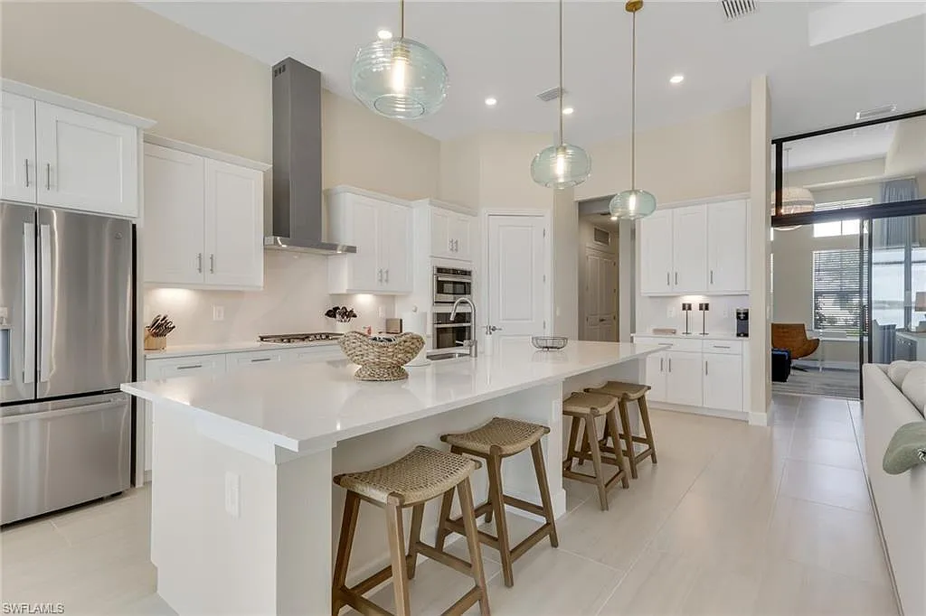 4 bed, 3.0 bath, 2966 sqft, $17,000 — Photo 4