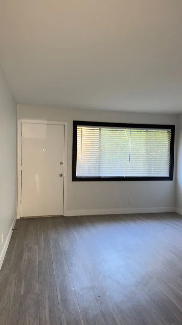 White Oak Pl Apts (Escondido) — Photo 2